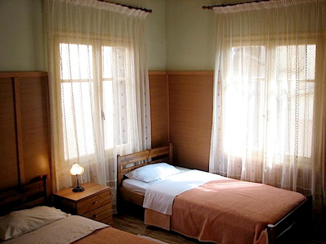 Earini Rooms And Apartments Chrissi Akti Chania Exterior foto